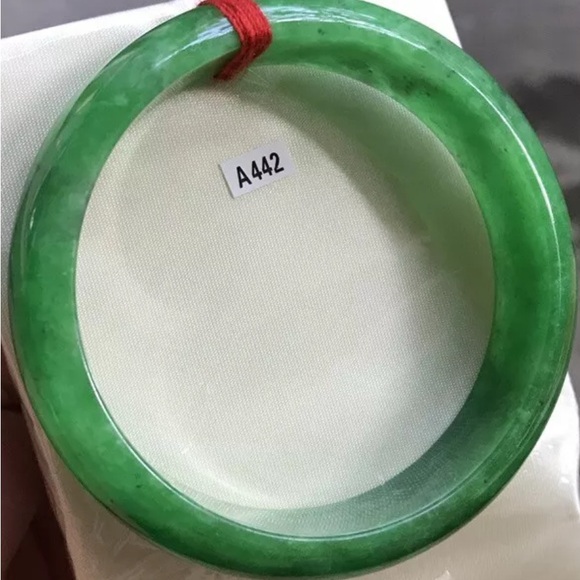 VINTAGE Medium Jadeite Green Jade Bangle Size 59mm Emerald Green Jade D641 - Picture 10 of 14